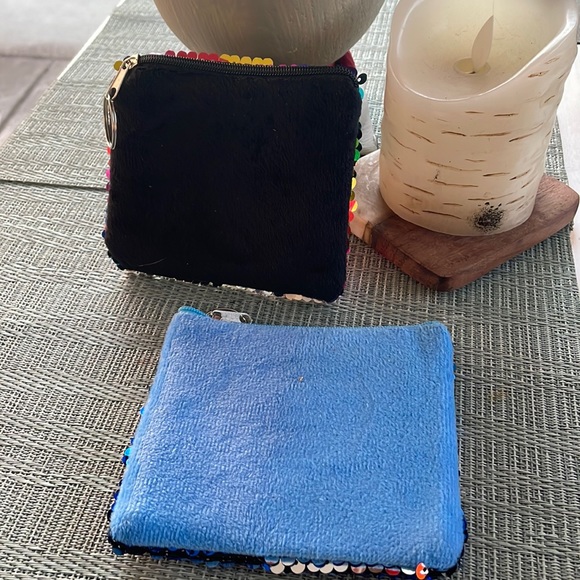 Small Sequined Expression Pouch Keychain - Picture 3 of 8